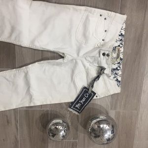 NWOT YMI Size 7 White Boot Leg jeans